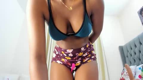 bouncy_booty677 online show from 04/24/26, 09:06