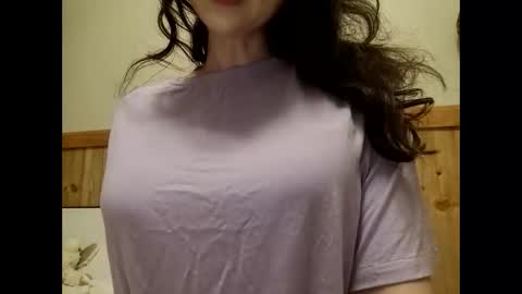 Bouncy Queen Majesty online show from 10/27/25, 06:23