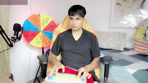 Snapshot of boy_andy__ chatting on 01/04/25, 07:44 Aaron online show from 01/04/25, 07:44