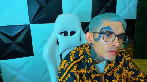 Snapshot of boy_tatto77 chatting on 12/20/25, 06:37 boy_tatto77 online show from 12/20/25, 06:37