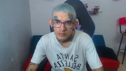 Snapshot of boy_tatto77 chatting on 12/21/25, 06:37 boy_tatto77 online show from 12/21/25, 06:37