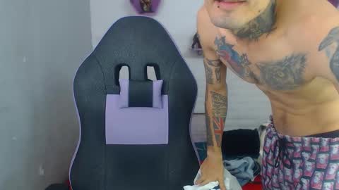 Snapshot of boy_tatto77 chatting on 12/22/25, 07:00 boy_tatto77 online show from 12/22/25, 07:00