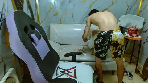 boy_tatto77 online show from 04/08/26, 11:54