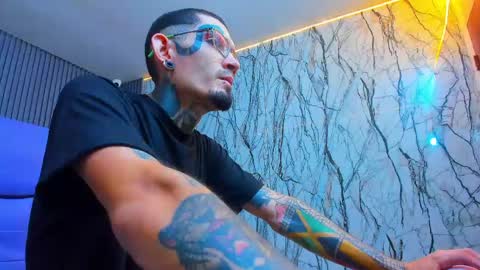 boy_tatto77 online show from 04/23/26, 12:04