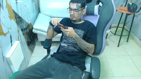Snapshot of boy_tatto77 chatting on 05/03/26, 12:44 boy_tatto77 online show from 05/03/26, 12:44