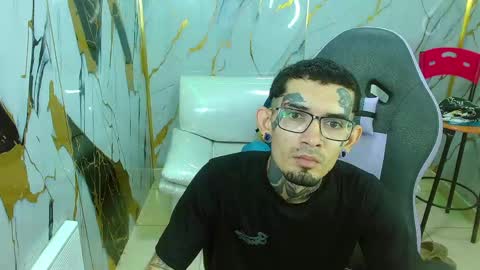 Snapshot of boy_tatto77 chatting on 05/19/26, 01:22 boy_tatto77 online show from 05/19/26, 01:22