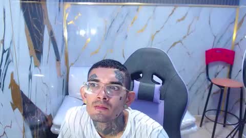 boy_tatto777 online show from 09/22/25, 01:46
