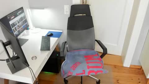 Julian online show from 04/06/26, 11:00