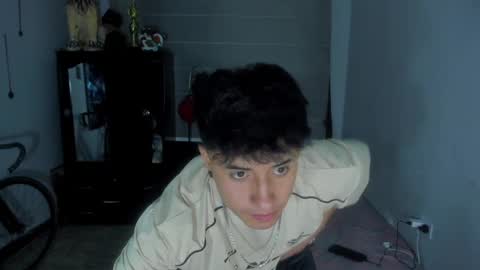 Snapshot of boylatin_777 chatting on 01/21/25, 12:29 miguel online show from 01/21/25, 12:29