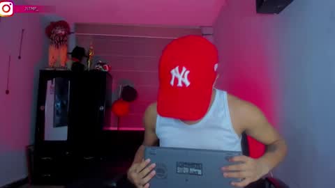 Snapshot of boylatin_777 chatting on 01/29/25, 03:33 miguel online show from 01/29/25, 03:33