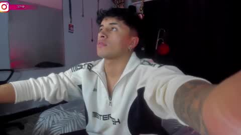 Snapshot of boylatin_777 chatting on 02/13/25, 04:00 miguel online show from 02/13/25, 04:00