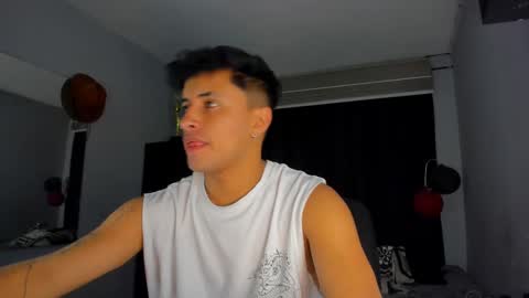 Snapshot of boylatin_777 chatting on 03/10/25, 04:49 miguel online show from 03/10/25, 04:49