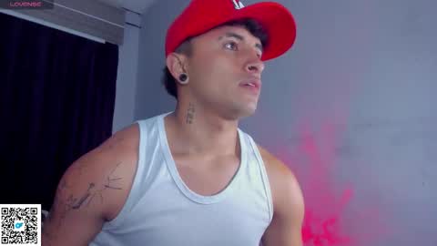 Snapshot of boylatin_777 chatting on 09/17/25, 04:58 miguel online show from 09/17/25, 04:58