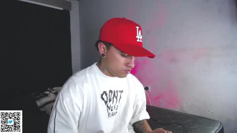 Snapshot of boylatin_777 chatting on 09/18/25, 06:26 miguel online show from 09/18/25, 06:26