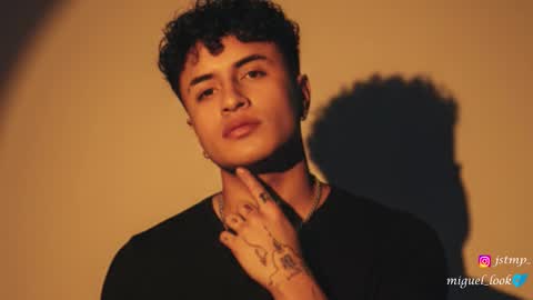 Snapshot of boylatin_777 chatting on 10/11/25, 06:39 miguel online show from 10/11/25, 06:39