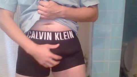 Snapshot of boynextdoor720 chatting on 10/21/25, 05:02 BoyNextDoor online show from 10/21/25, 05:02