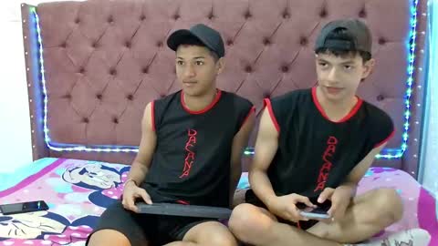 ALEX - TAYLER  -MIKE online show from 01/09/25, 02:07