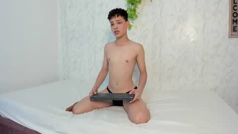 Snapshot of boys_hotparty chatting on 06/16/26, 07:05 ALEX - TAYLER -MIKE online show from 06/16/26, 07:05