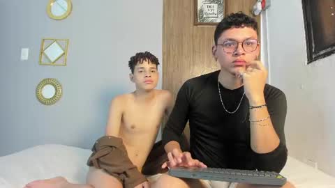 Snapshot of boys_hotparty chatting on 07/28/26, 07:26 ALEX - TAYLER -MIKE online show from 07/28/26, 07:26
