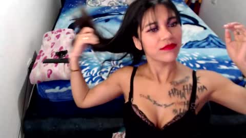 Snapshot of boyslatin493916 chatting on 02/17/26, 01:24 nikky and jeik online show from 02/17/26, 01:24