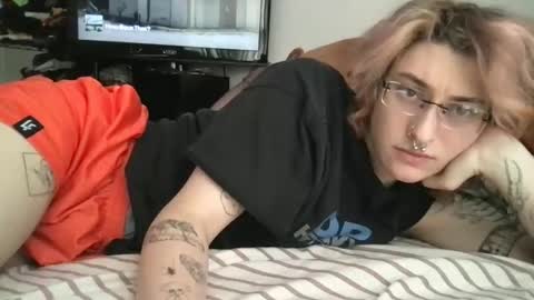 Snapshot of boywithbug chatting on 02/25/25, 04:21 boywithbug online show from 02/25/25, 04:21