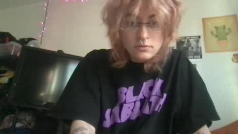 Snapshot of boywithbug chatting on 02/26/25, 01:41 boywithbug online show from 02/26/25, 01:41