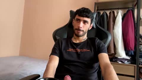 Snapshot of boyzinm2 chatting on 10/31/25, 02:18 boyzinm2 online show from 10/31/25, 02:18