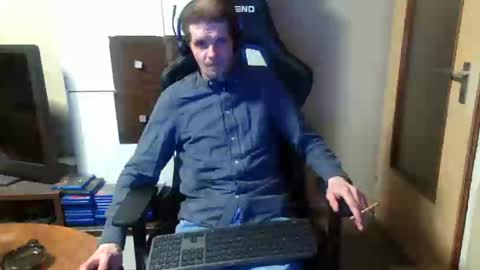 bponie1 online show from 12/31/24, 03:34