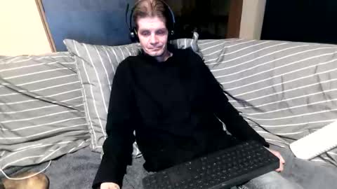 bponie1 online show from 11/29/25, 01:41