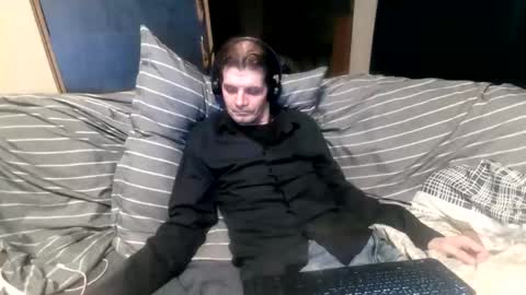 bponie1 online show from 12/21/25, 04:08