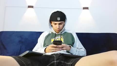 Snapshot of br4ndon_cooper chatting on 10/10/25, 04:17 Brandon online show from 10/10/25, 04:17