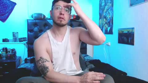 Snapshot of brad_hot_boy chatting on 12/17/24, 05:15 brad hot boy online show from 12/17/24, 05:15