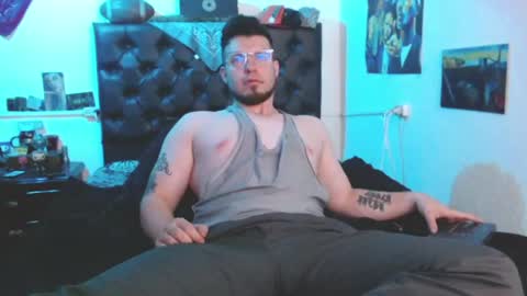 brad hot boy online show from 04/18/26, 07:07