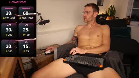 Snapshot of bradbronton chatting on 11/11/25, 09:26 BradBronton online show from 11/11/25, 09:26