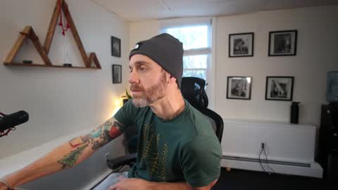 Snapshot of bradbronton chatting on 12/15/25, 12:42 BradBronton online show from 12/15/25, 12:42