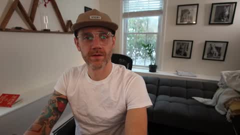 Snapshot of bradbronton chatting on 02/18/26, 07:32 BradBronton online show from 02/18/26, 07:32