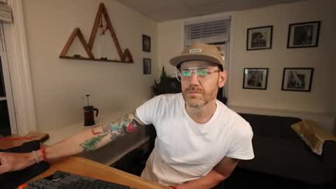 Snapshot of bradbronton chatting on 03/16/26, 10:52 BradBronton online show from 03/16/26, 10:52