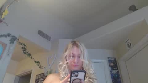 Snapshot of braindeadbetty chatting on 05/08/26, 01:38 i am a naughty jedi knight online show from 05/08/26, 01:38