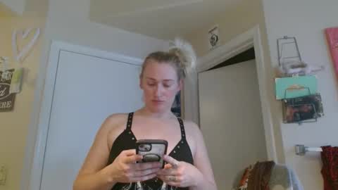 Snapshot of braindeadbetty chatting on 05/26/26, 12:39 i am a naughty jedi knight online show from 05/26/26, 12:39