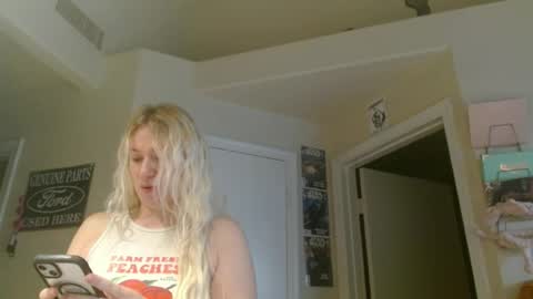 Snapshot of braindeadbetty chatting on 06/21/26, 01:13 i am a naughty jedi knight online show from 06/21/26, 01:13