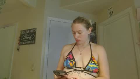 Snapshot of braindeadbetty chatting on 06/22/26, 01:29 i am a naughty jedi knight online show from 06/22/26, 01:29