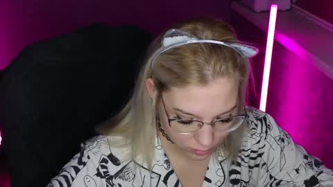 Snapshot of brandy__stars chatting on 12/21/24, 02:09 Belle online show from 12/21/24, 02:09