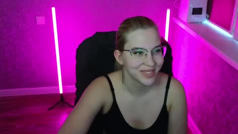 Snapshot of brandy__stars chatting on 12/27/24, 05:42 Belle online show from 12/27/24, 05:42