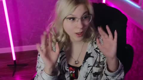 Snapshot of brandy__stars chatting on 01/01/25, 06:26 Belle online show from 01/01/25, 06:26