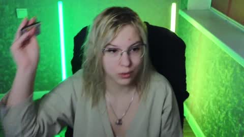 Snapshot of brandy__stars chatting on 01/11/25, 02:30 Belle online show from 01/11/25, 02:30