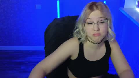 Snapshot of brandy__stars chatting on 01/16/25, 04:49 Belle online show from 01/16/25, 04:49