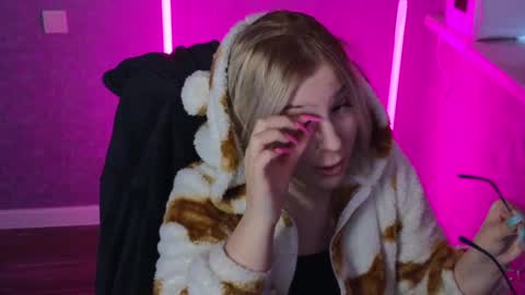 Snapshot of brandy__stars chatting on 01/29/25, 03:33 Belle online show from 01/29/25, 03:33