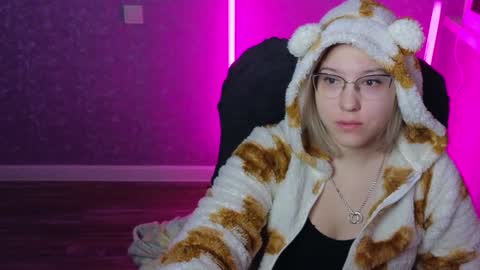 Snapshot of brandy__stars chatting on 01/30/25, 01:00 Belle online show from 01/30/25, 01:00