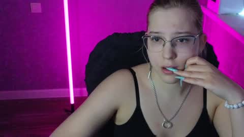 Snapshot of brandy__stars chatting on 02/02/25, 06:15 Belle online show from 02/02/25, 06:15