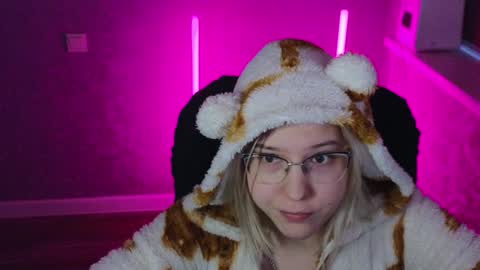 Snapshot of brandy__stars chatting on 02/06/25, 02:00 Belle online show from 02/06/25, 02:00